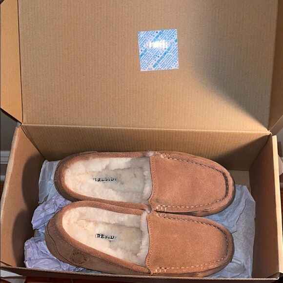 New in box Fireside By Dearfoams Mel chestnut - Picture 3 of 6